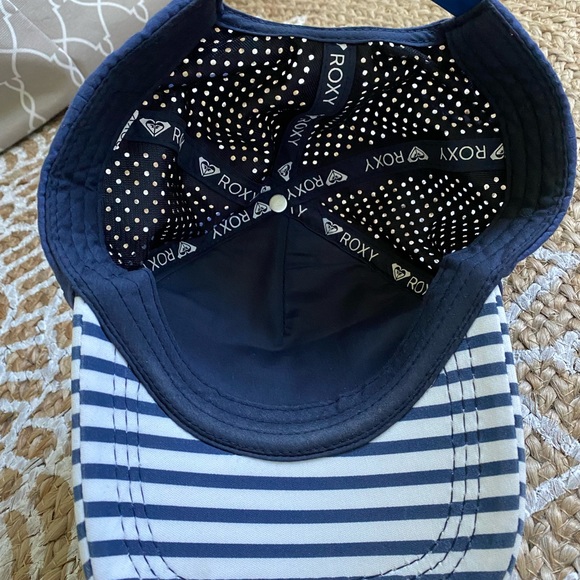 Roxy floral & stripes cap EUC, blue & pink, size OS - Picture 2 of 4